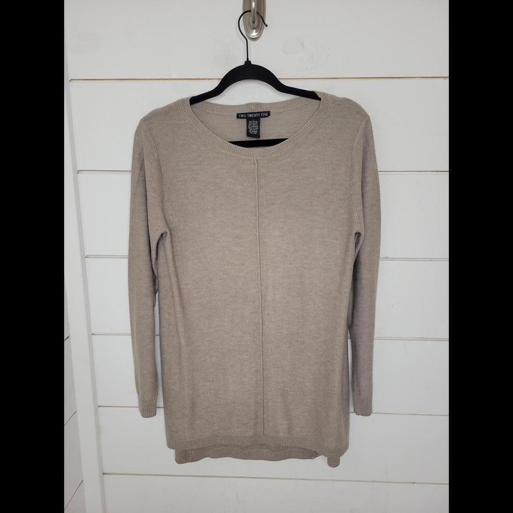 Two Twenty Five large tan front seamed/back zipper lightweight sweater